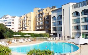 Résidence avec Piscine face au port 200m plage